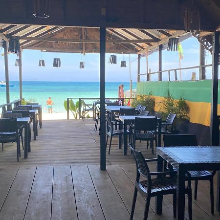 Secret Cabins At Firefly Beach Cottage Negril Kültér fotó